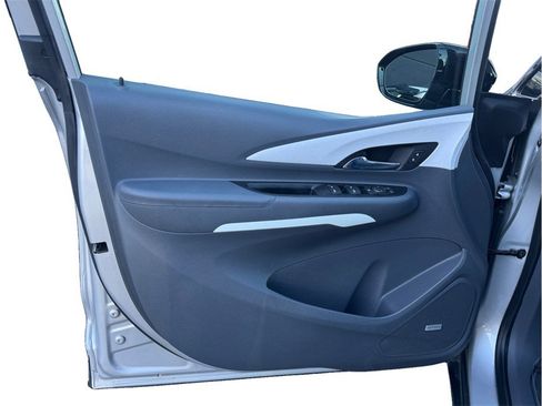 Used 2021 Chevrolet Bolt Premier w/ Infotainment Package image 17