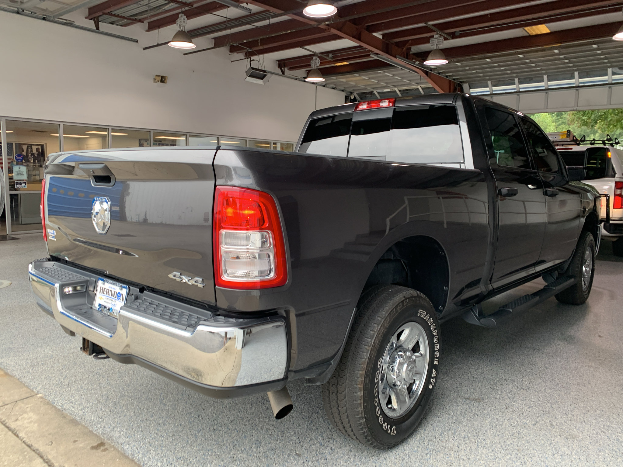 Used 2024 RAM 2500 Tradesman w/ Chrome Appearance Group AWD/4WD image 11