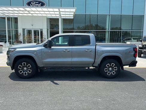 Used 2025 Chevrolet Colorado Z71 w/ Technology Package AWD/4WD image 8