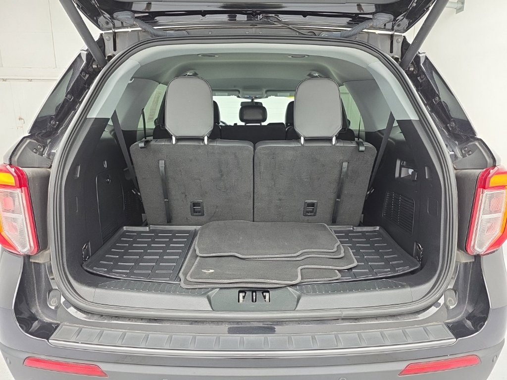 Used 2022 Ford Explorer XLT w/ Equipment Group 202A AWD/4WD image 49