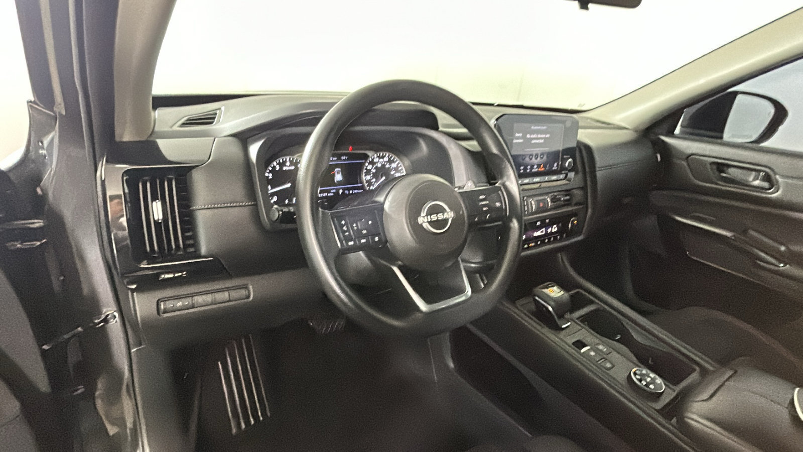 Used 2023 Nissan Pathfinder S AWD/4WD image 17
