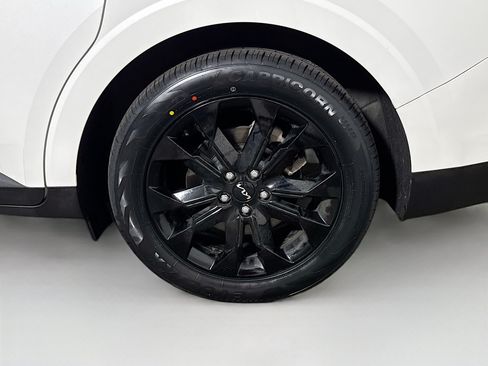 Used 2024 Kia Carnival SX Prestige FWD image 33