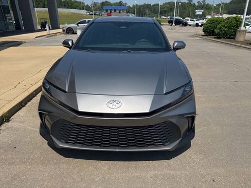 Used 2025 Toyota Camry SE w/ Convenience Package FWD image 3