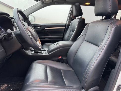 Used 2019 Toyota Highlander XLE AWD/4WD image 4