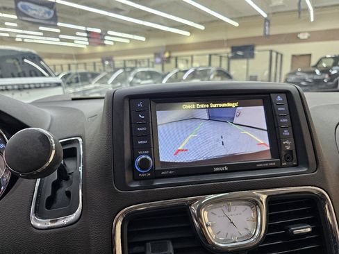 Used 2013 Chrysler Town & Country Limited w/ Luxury Group FWD image 34