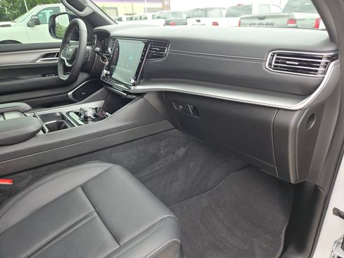 Used 2025 Jeep Wagoneer Series II AWD/4WD image 29