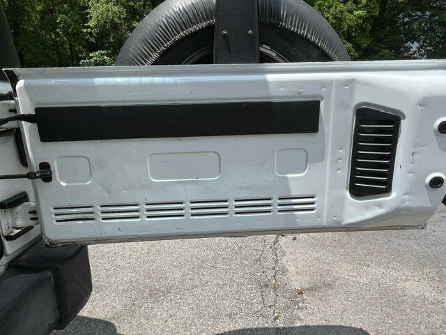 Used 2017 Jeep Wrangler Unlimited Sport w/ Mopar Black Appearance Group AWD/4WD image 25