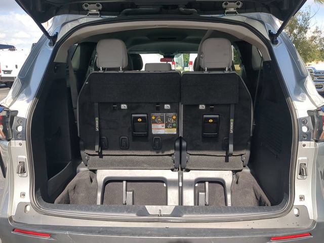Used 2025 Toyota Sienna LE FWD image 14