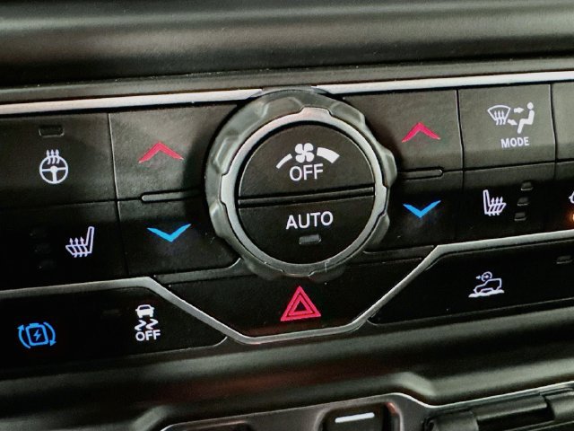 Used 2022 Jeep Wrangler Unlimited Sahara w/ Cold Weather Group AWD/4WD image 25