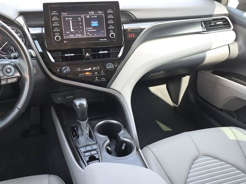 Used 2021 Toyota Camry SE FWD image 11