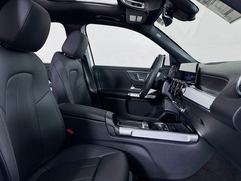 New 2026 Mercedes-Benz GLB 250 image 6