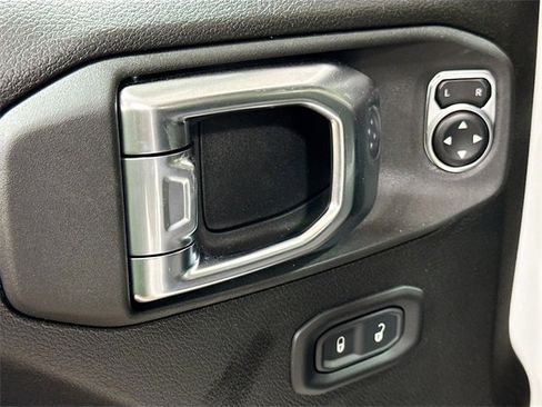 Used 2025 Jeep Gladiator Sport image 19