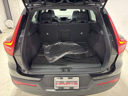 Used 2021 Volvo XC40 T5 R-Design w/ Climate Package image 32