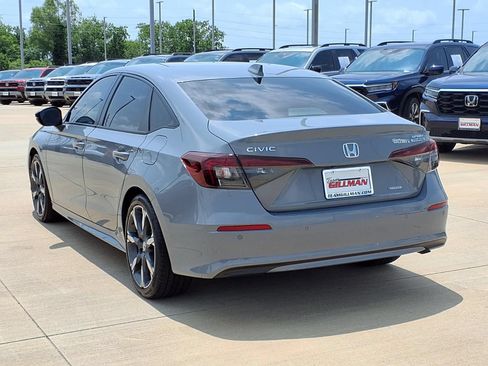 Used 2025 Honda Civic Sport Touring image 2