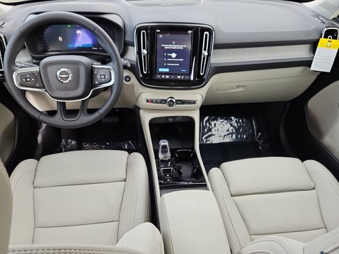 New 2026 Volvo XC40 B5 Ultra w/ Climate Package image 17