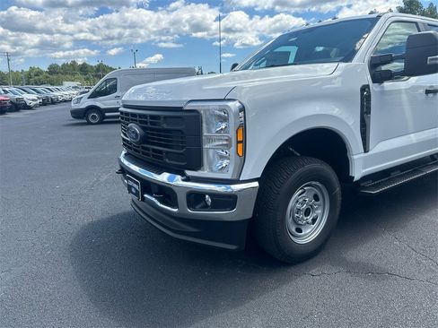 New 2026 Ford F250 XL w/ FX4 Off-Road Package image 10