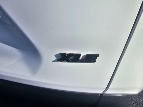 Used 2021 Toyota RAV4 XLE w/ Convenience Package FWD image 10