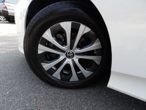 Used 2019 Toyota Prius XLE AWD/4WD image 25