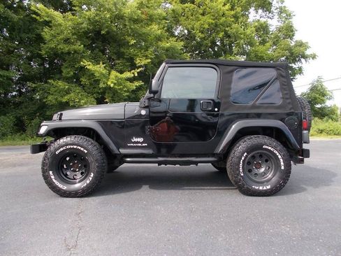 Used 2005 Jeep Wrangler X w/ Rocky Mountain Edition Group AWD/4WD image 2