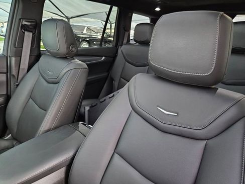 New 2025 Cadillac XT6 Luxury image 12