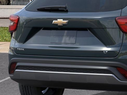 New 2026 Chevrolet Trax LT w/ LT Convenience Package FWD image 17