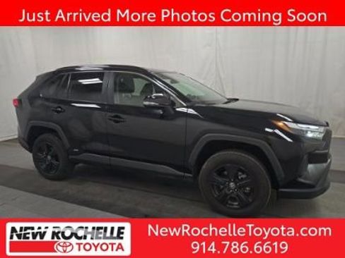 Used 2025 Toyota RAV4 XLE AWD/4WD image 1