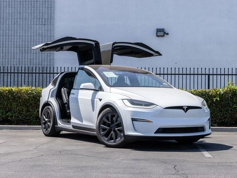 Used 2023 Tesla Model X image 11