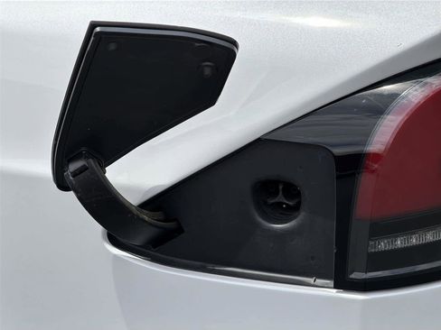 Used 2022 Tesla Model X AWD/4WD image 10