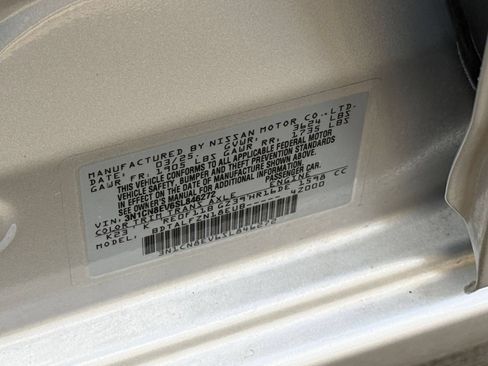Used 2025 Nissan Versa SV FWD image 29