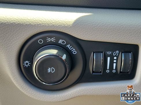 Used 2024 Chrysler Pacifica Touring-L FWD image 19