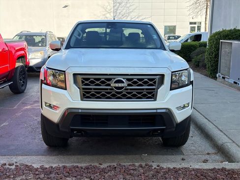 Used 2024 Nissan Frontier SV w/ SV Convenience Package image 3