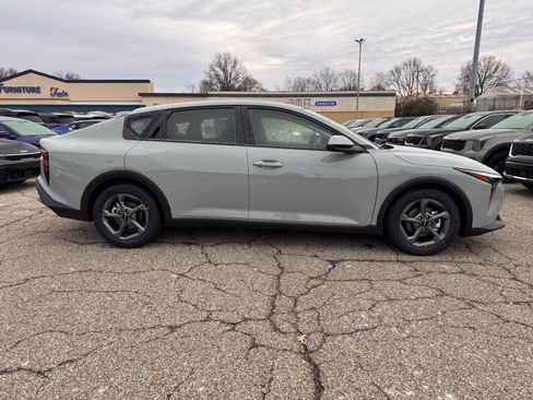 New 2026 Kia K4 LXS image 2