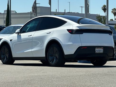Used 2026 Tesla Model Y 2WD image 6