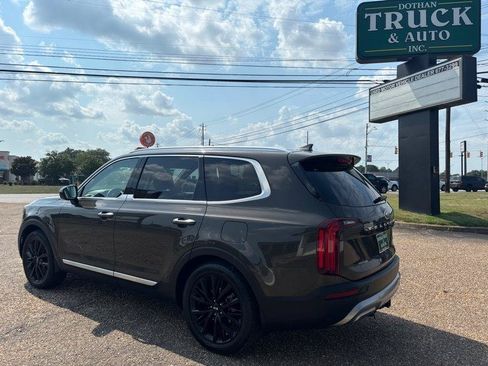 Used 2020 Kia Telluride SX w/ Towing Package FWD image 3