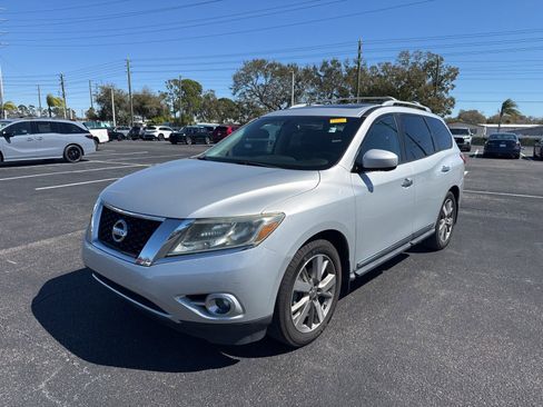 Used 2015 Nissan Pathfinder Platinum image 3
