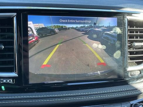 Used 2025 Chrysler Pacifica Limited FWD image 36
