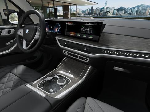 Used 2025 BMW X7 xDrive40i w/ Premium Package image 27
