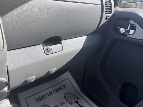 Used 2013 Nissan Frontier SL w/ Moonroof Pkg image 25