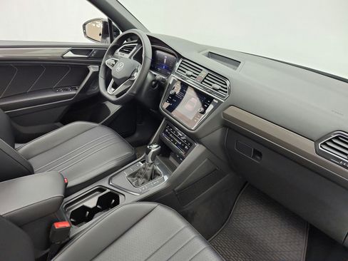 Used 2023 Volkswagen Tiguan SE R-Line FWD image 18