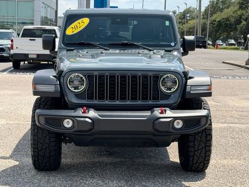 Used 2025 Jeep Wrangler Unlimited Rubicon AWD/4WD image 2