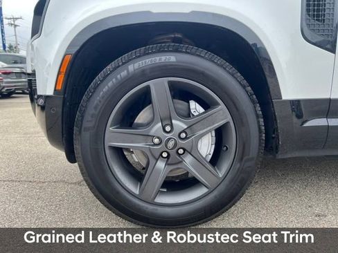 Used 2024 Land Rover Defender 90 X-Dynamic SE image 12