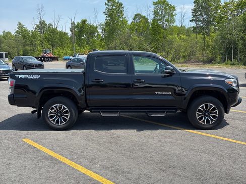 Used 2021 Toyota Tacoma TRD Sport w/ TRD Premium Sport Package AWD/4WD image 2