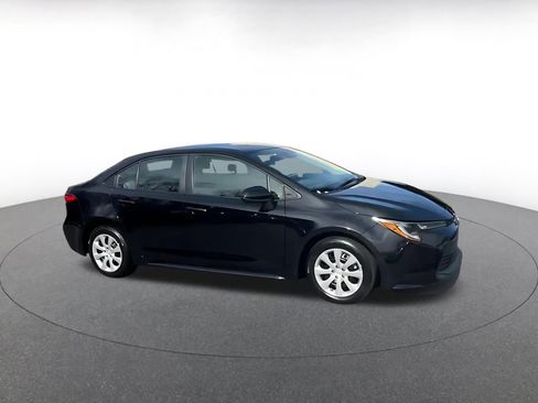Used 2025 Toyota Corolla LE image 2