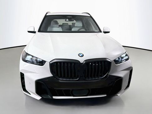New 2026 BMW X5 xDrive40i w/ M Sport Package AWD/4WD image 2