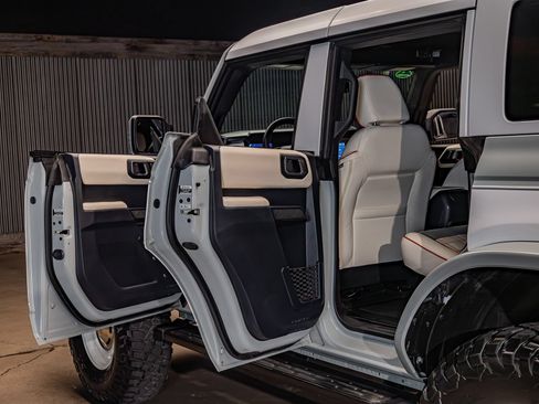 Used 2023 Ford Bronco Heritage Edition AWD/4WD image 23