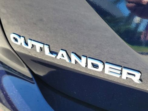 New 2025 Mitsubishi Outlander SE image 8