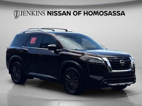 Certified 2022 Nissan Pathfinder SL w/ SL Premium Package FWD image 15