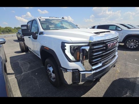 Used 2026 GMC Sierra 3500 Pro AWD/4WD image 2