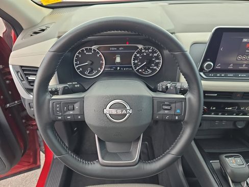 Used 2025 Nissan Rogue SV AWD/4WD image 13