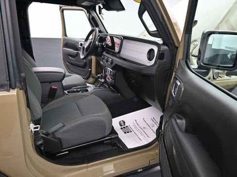 Used 2025 Jeep Wrangler Sport image 23